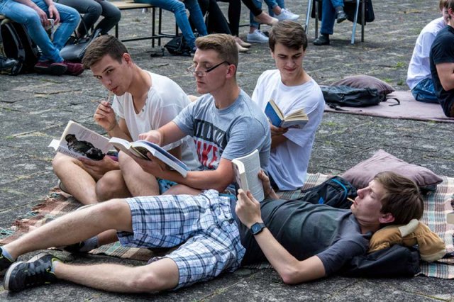 Młodzież czyta