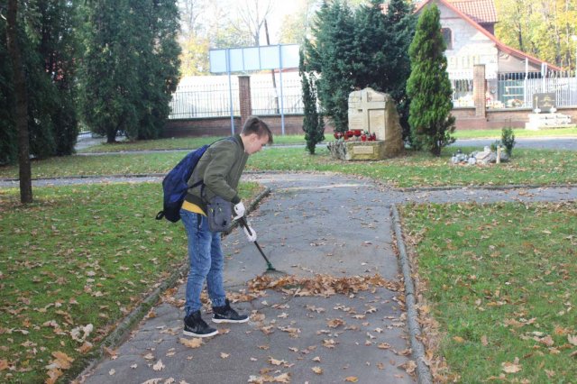 Porządkowanie nagrobków